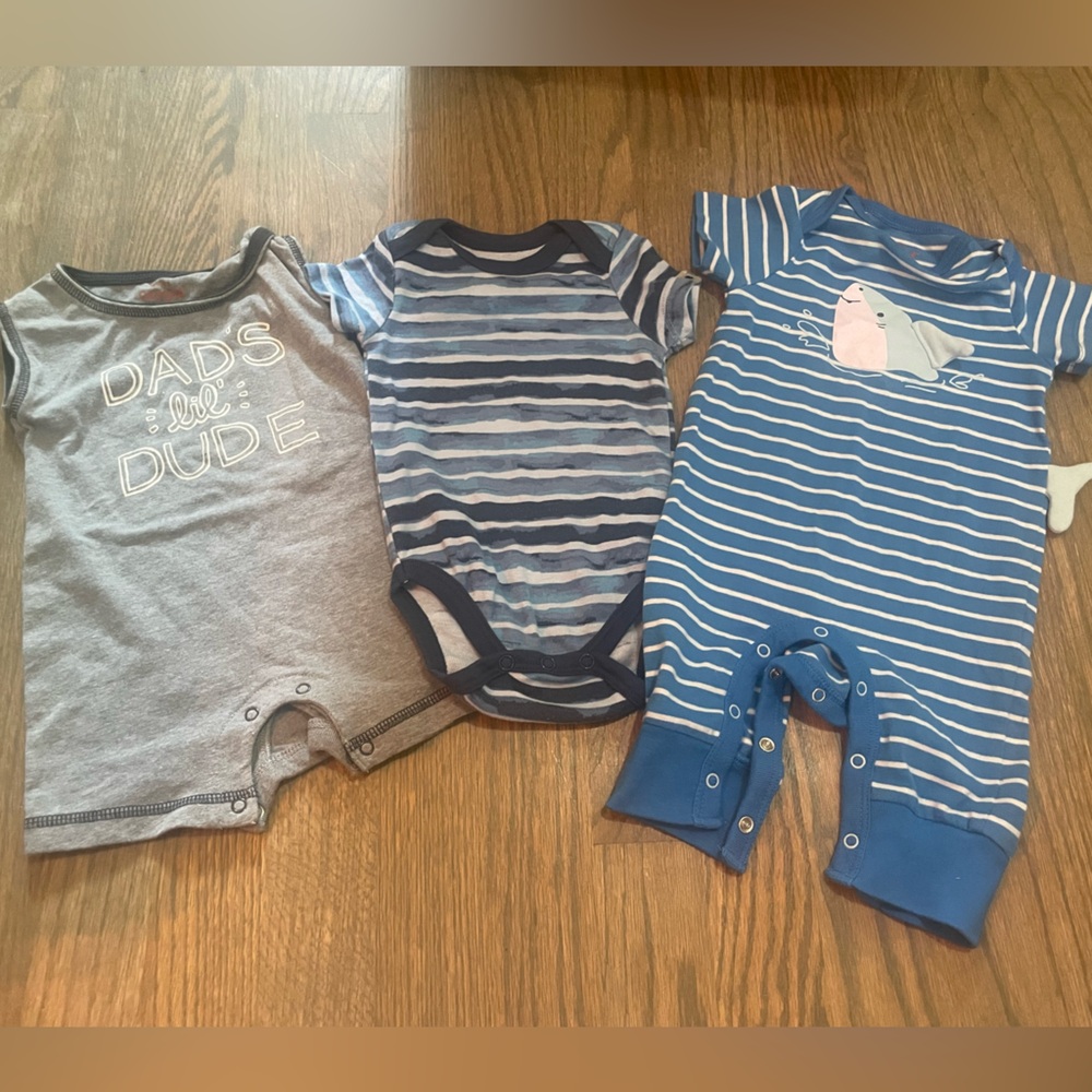 Baby boy bundle . Size 0-3. Gently used.‎